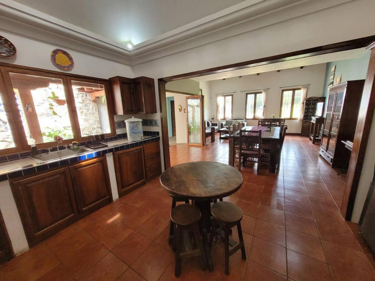 Amplia Casa Antigua Guatemala Con Pergola Y Jardin Villa Eksteriør billede