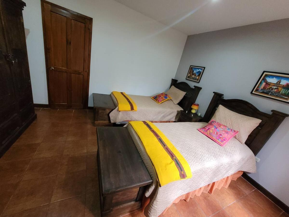 Amplia Casa Antigua Guatemala Con Pergola Y Jardin Villa Eksteriør billede