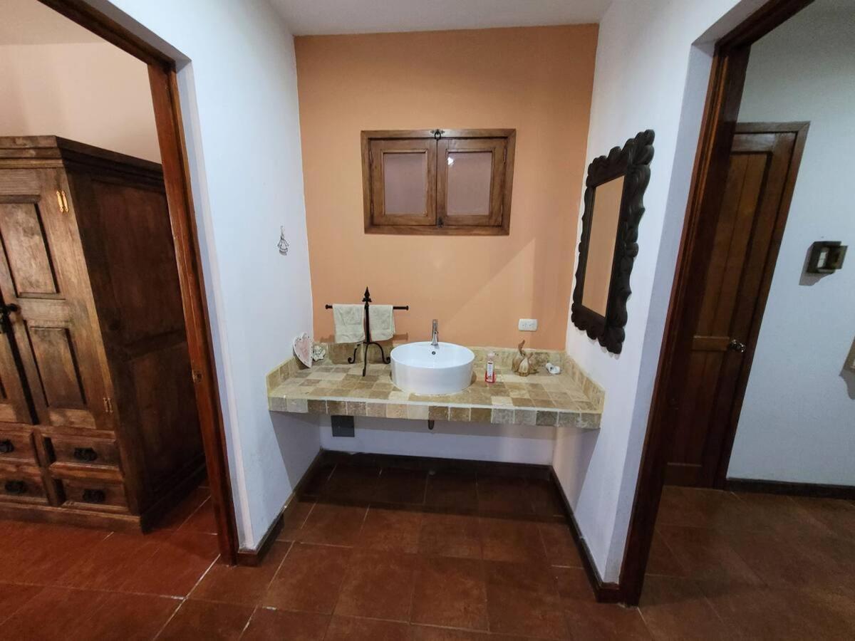 Amplia Casa Antigua Guatemala Con Pergola Y Jardin Villa Eksteriør billede