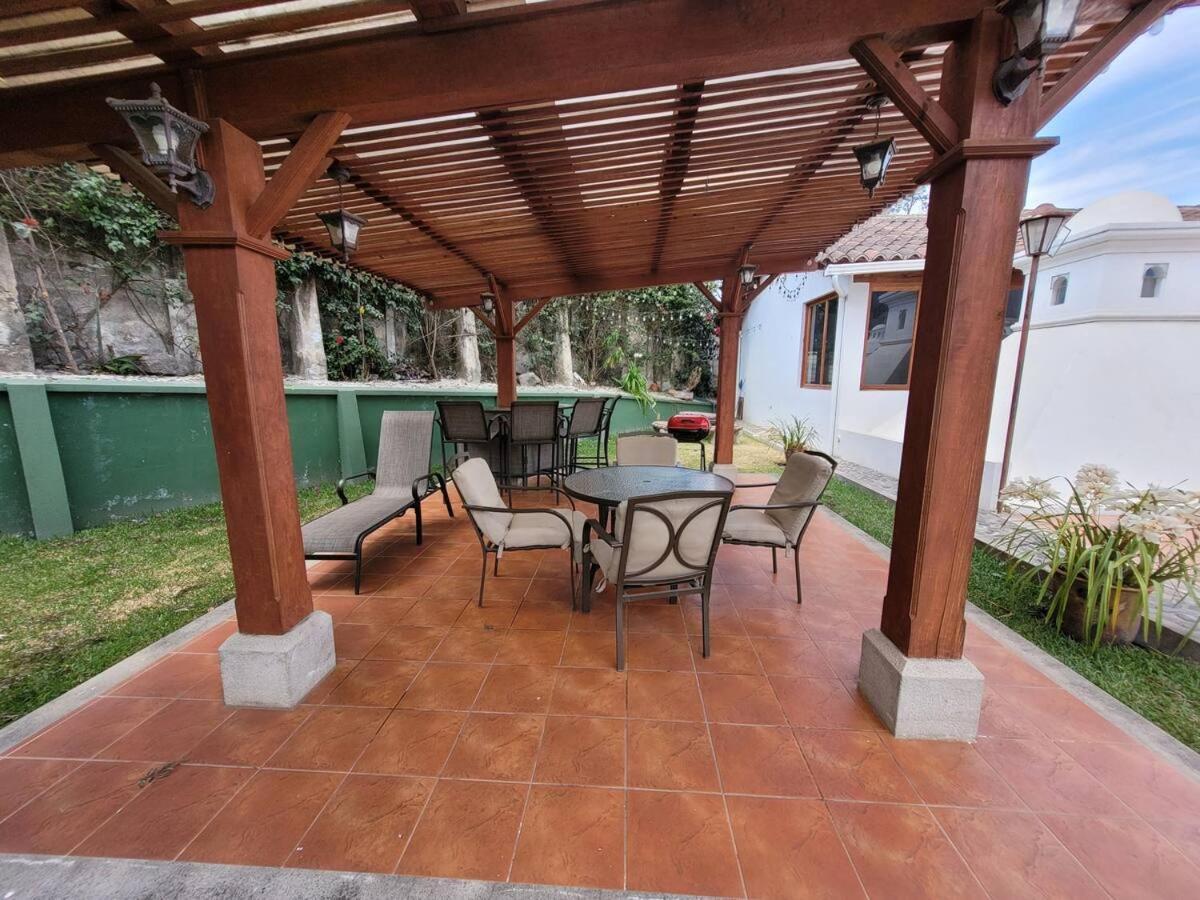 Amplia Casa Antigua Guatemala Con Pergola Y Jardin Villa Eksteriør billede