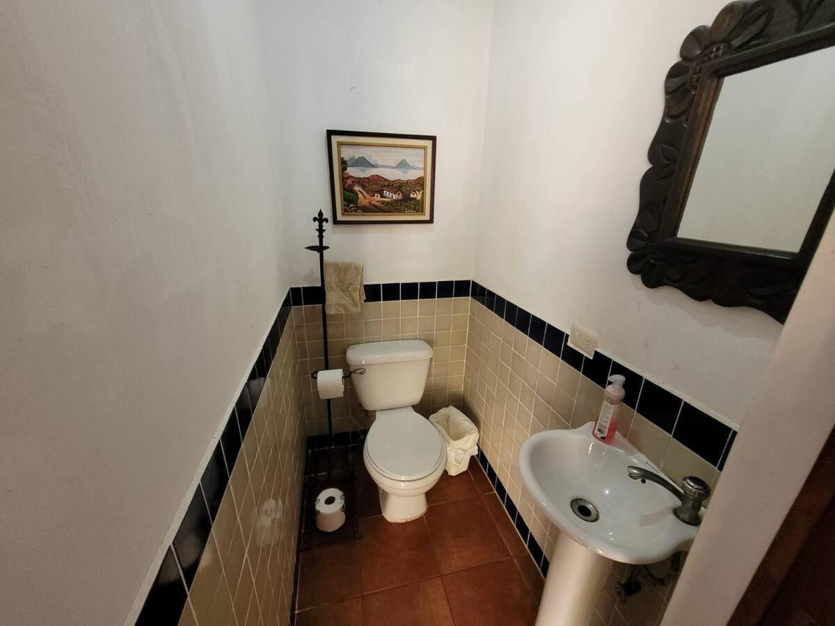 Amplia Casa Antigua Guatemala Con Pergola Y Jardin Villa Eksteriør billede