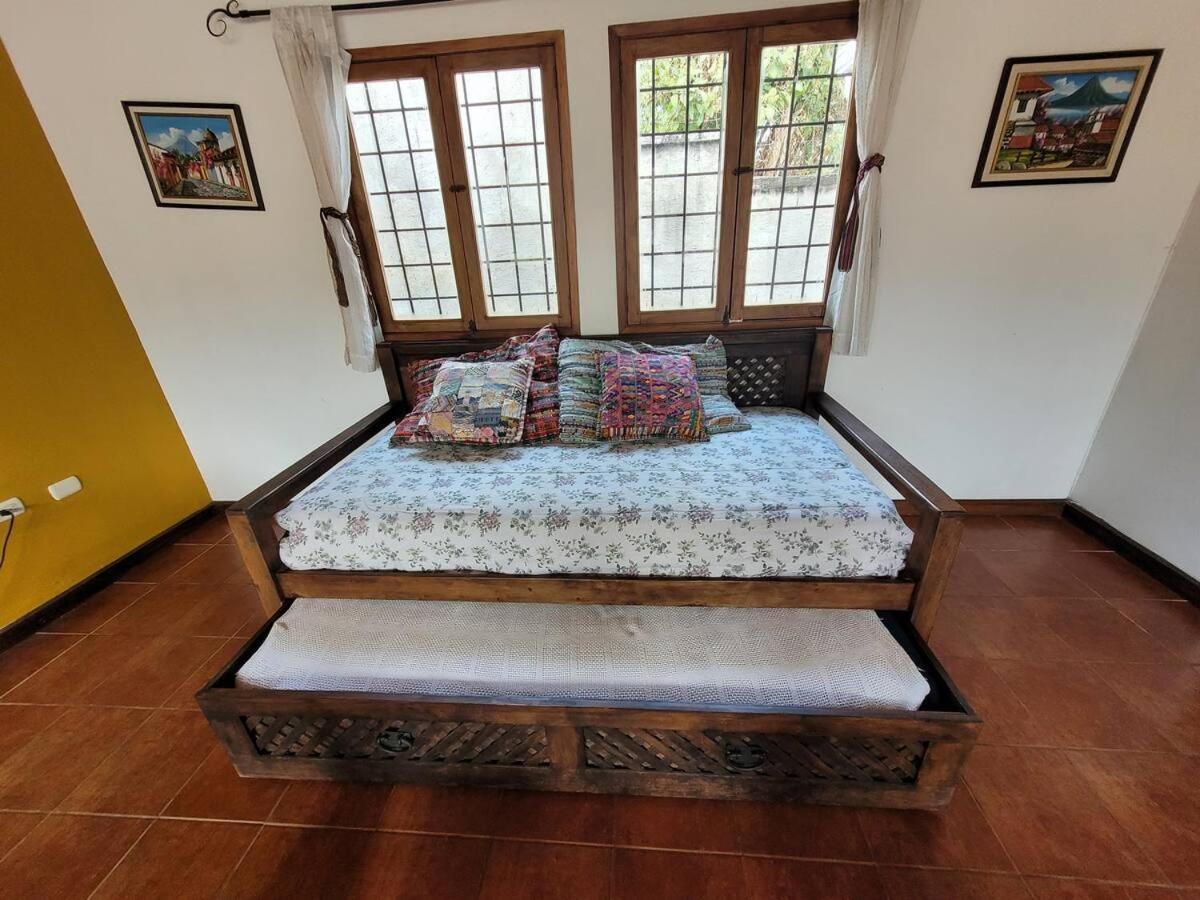 Amplia Casa Antigua Guatemala Con Pergola Y Jardin Villa Eksteriør billede