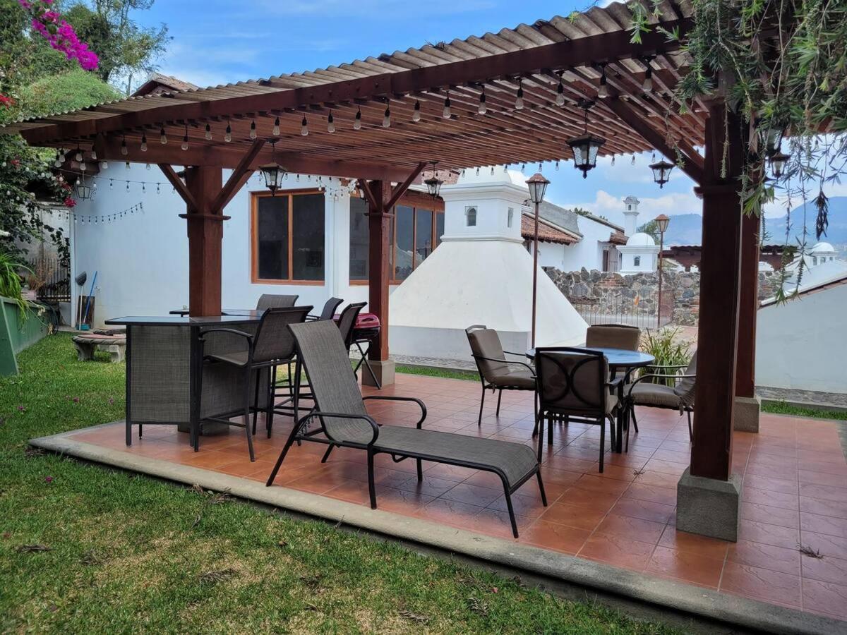 Amplia Casa Antigua Guatemala Con Pergola Y Jardin Villa Eksteriør billede