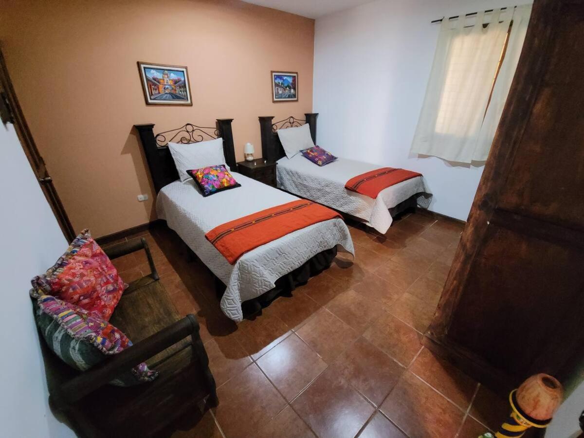 Amplia Casa Antigua Guatemala Con Pergola Y Jardin Villa Eksteriør billede